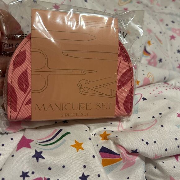 NWT Belk Pink Multi-Color Nail Care Kit - Picture 10 of 11